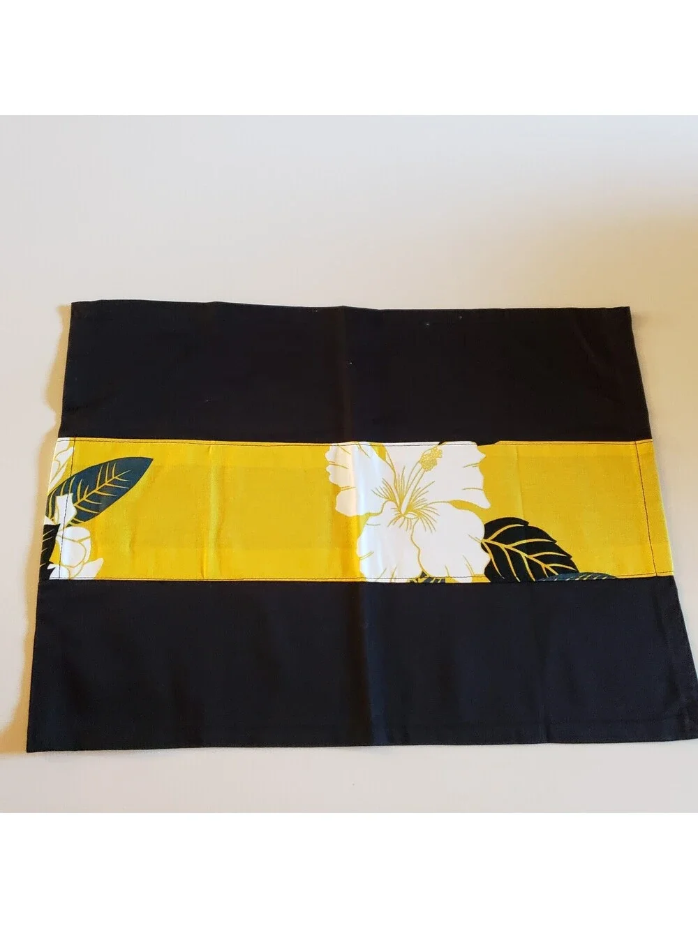 Black and Yellow Cloth Placemats Tropical Hawaii Tiki 17x13 QTY 4 Hibiscus Palm